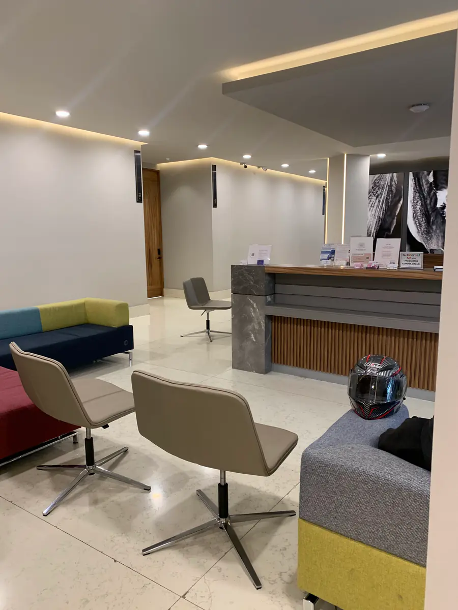 Recepción y sala de espera de la Torre Médica Tlalpan
